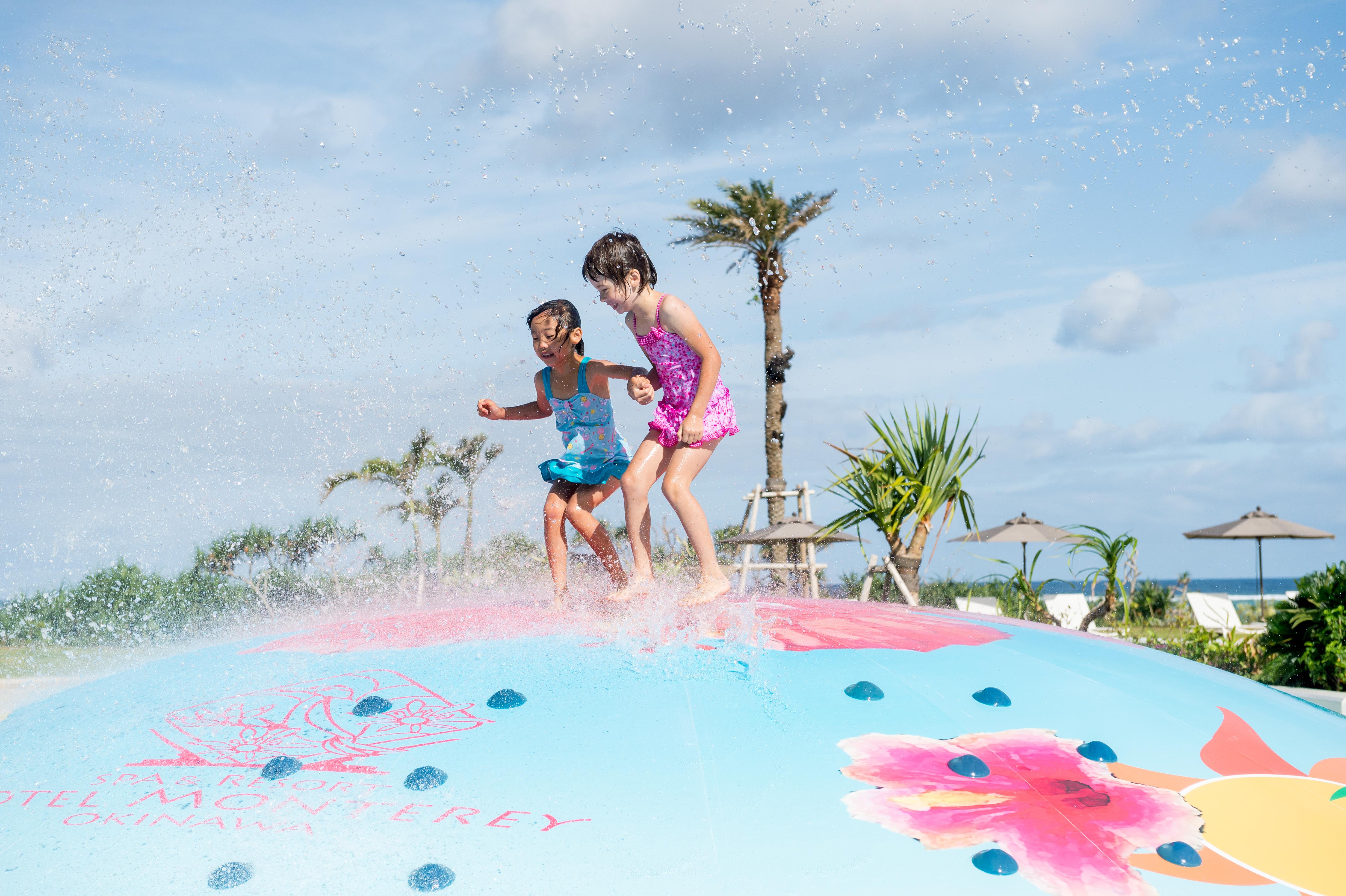 אונה Hotel Monterey Okinawa Spa & Resort מראה חיצוני תמונה Splash Island