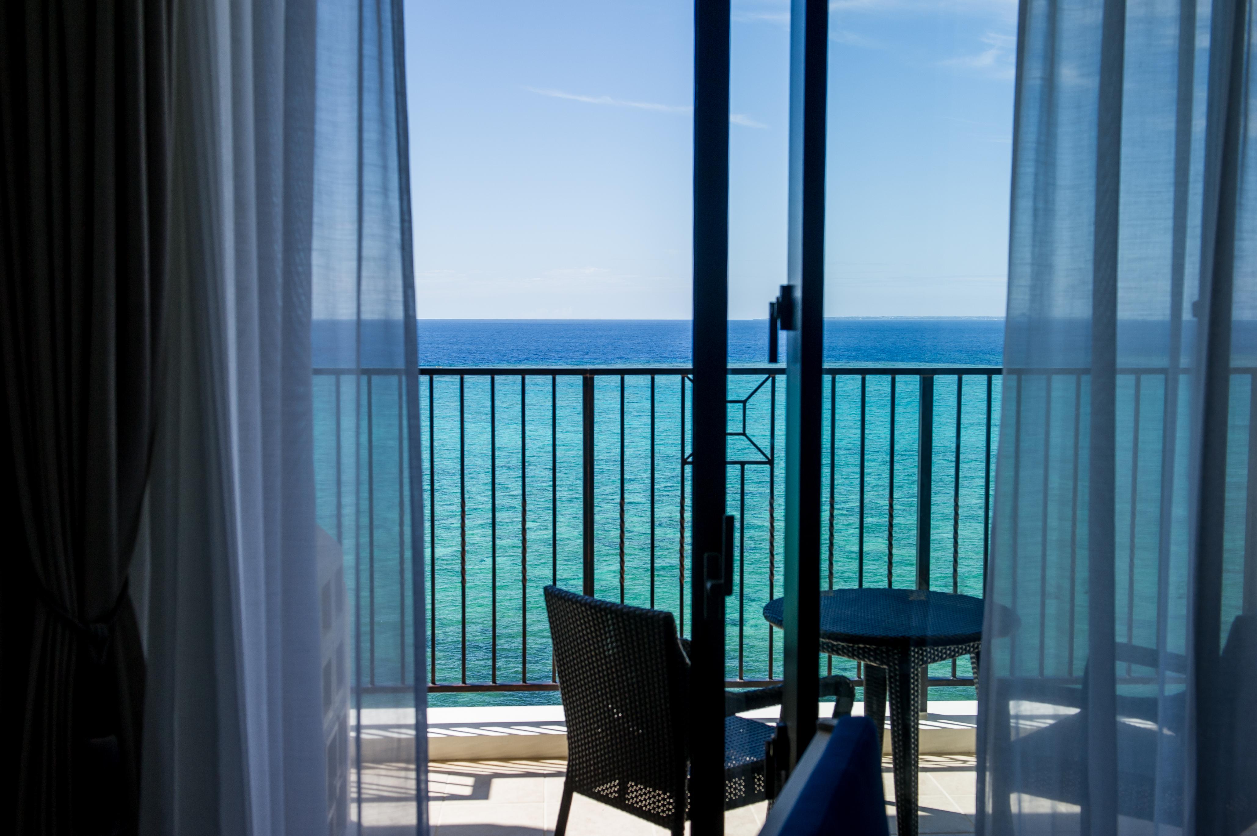 אונה Hotel Monterey Okinawa Spa & Resort מראה חיצוני תמונה View from a room at the Hilton