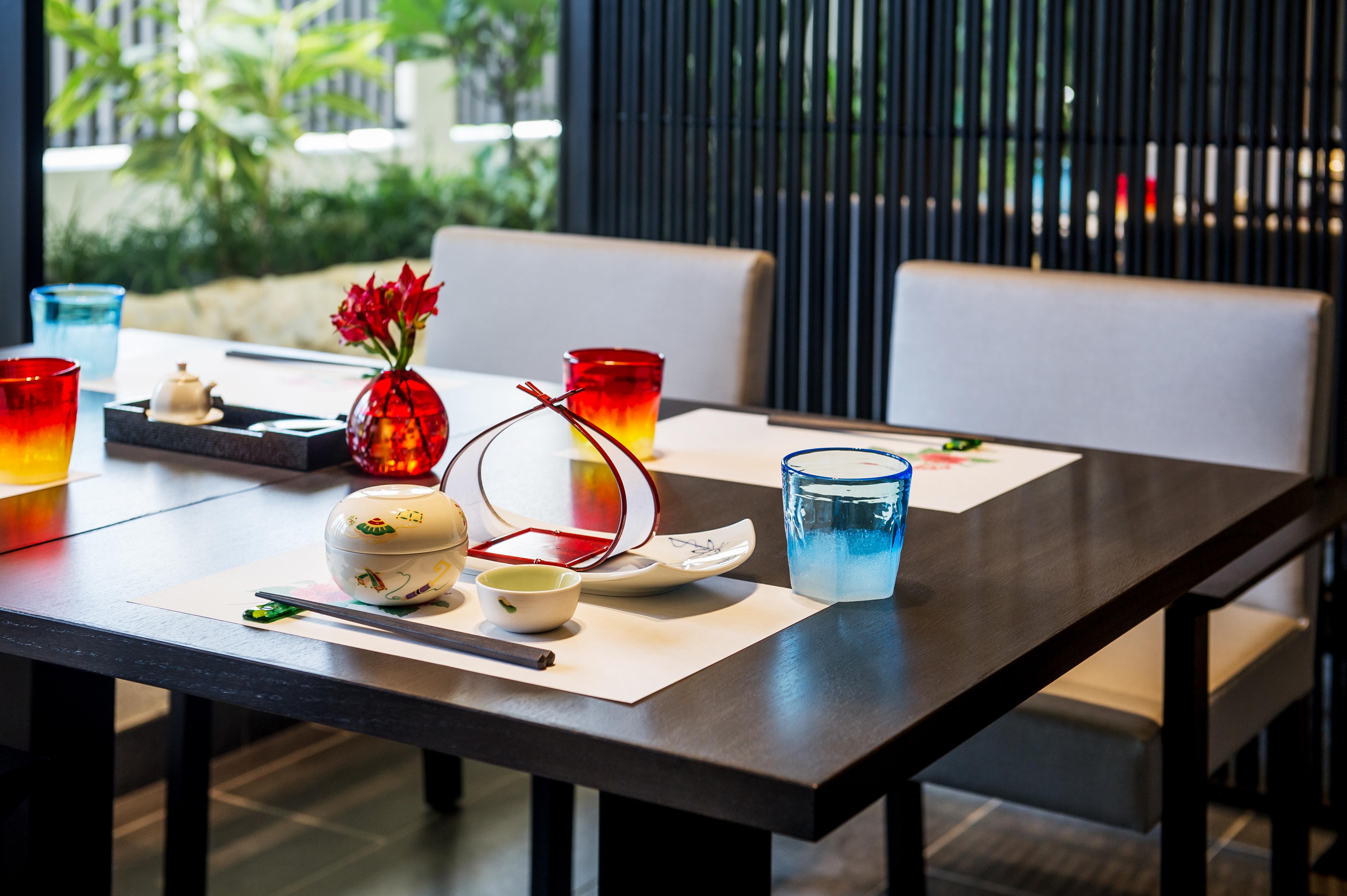 אונה Hotel Monterey Okinawa Spa & Resort מראה חיצוני תמונה A table at a restaurant