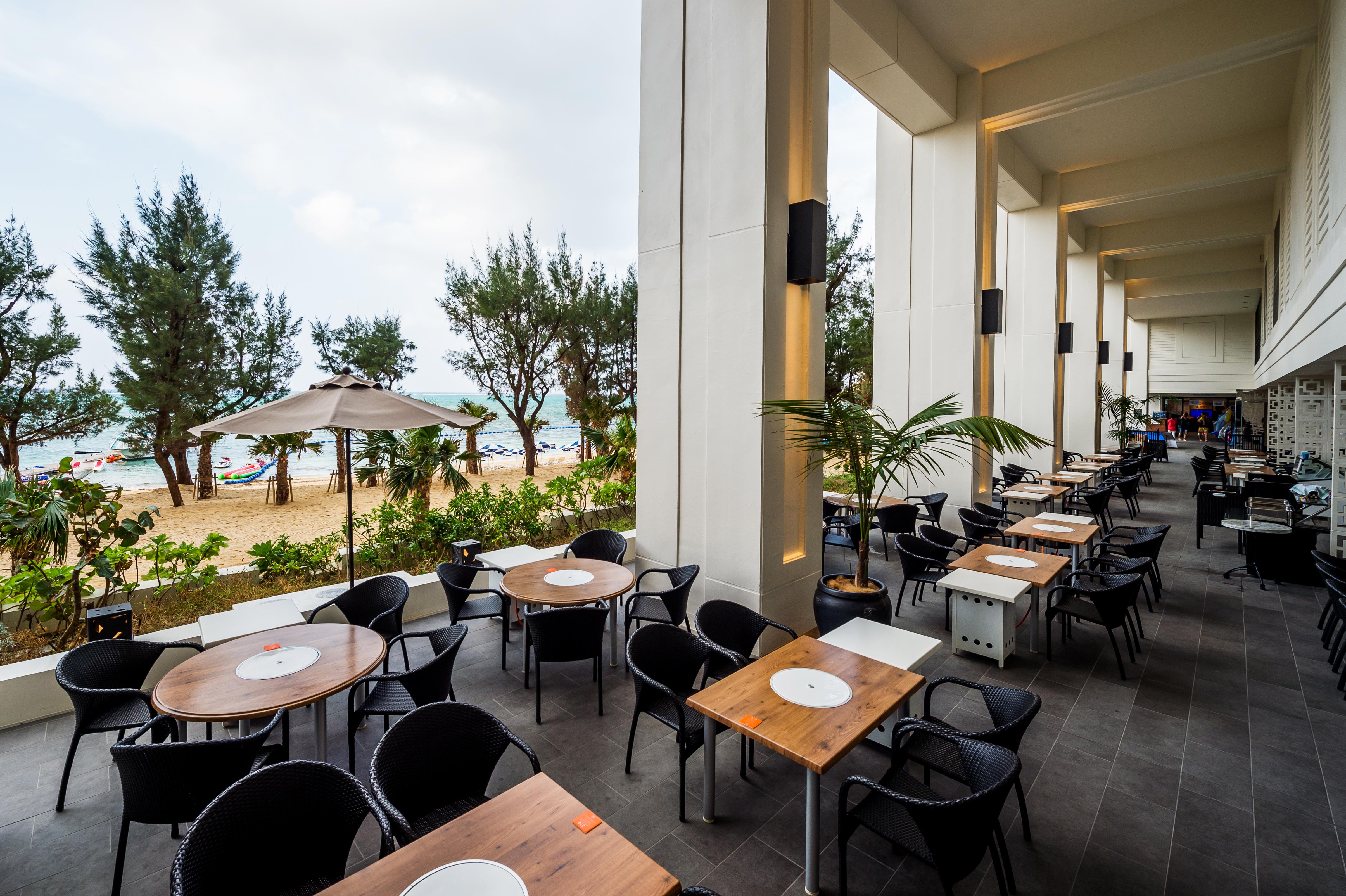 אונה Hotel Monterey Okinawa Spa & Resort מראה חיצוני תמונה The Beach Club
