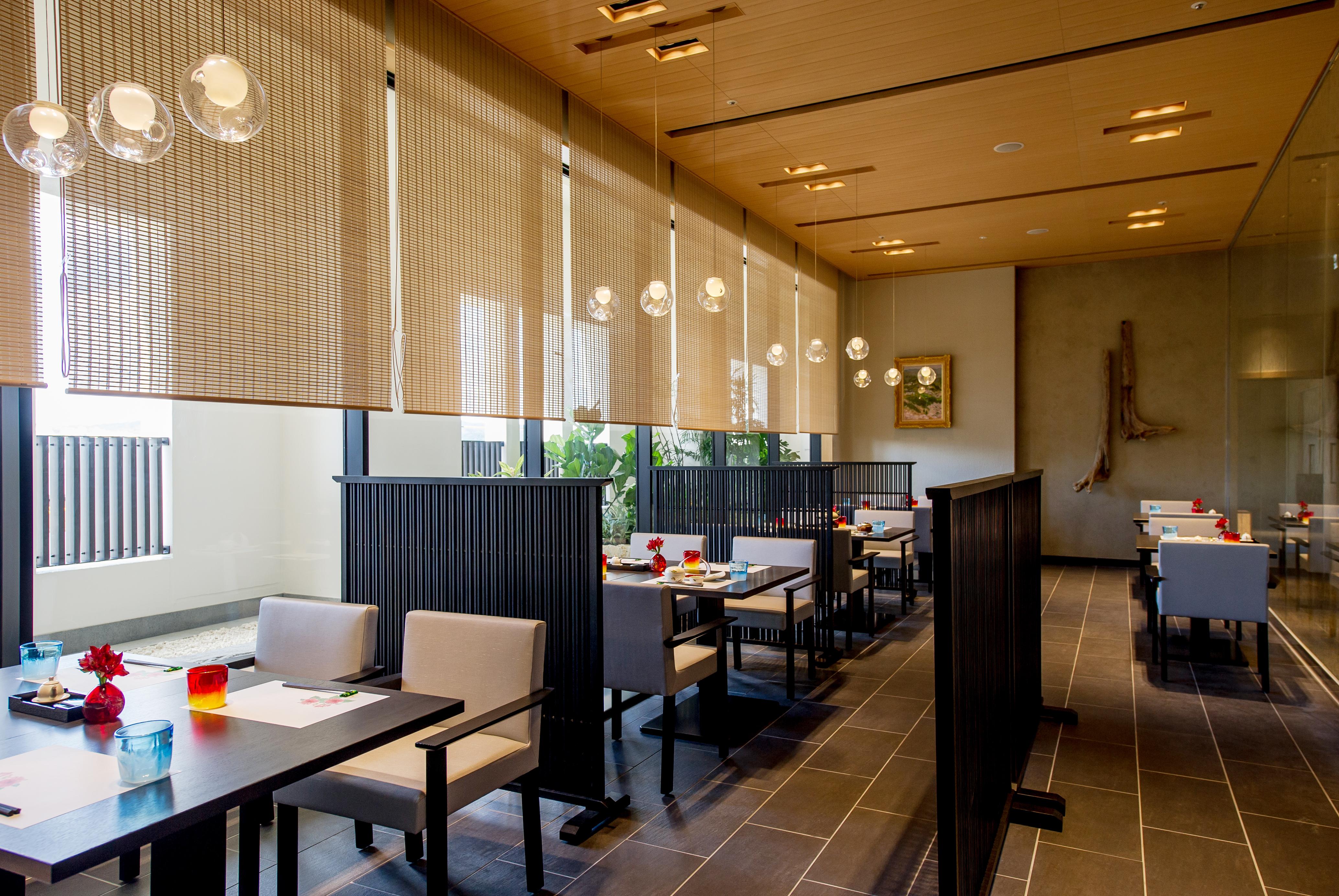 אונה Hotel Monterey Okinawa Spa & Resort מראה חיצוני תמונה Interior of a restaurant in Japan