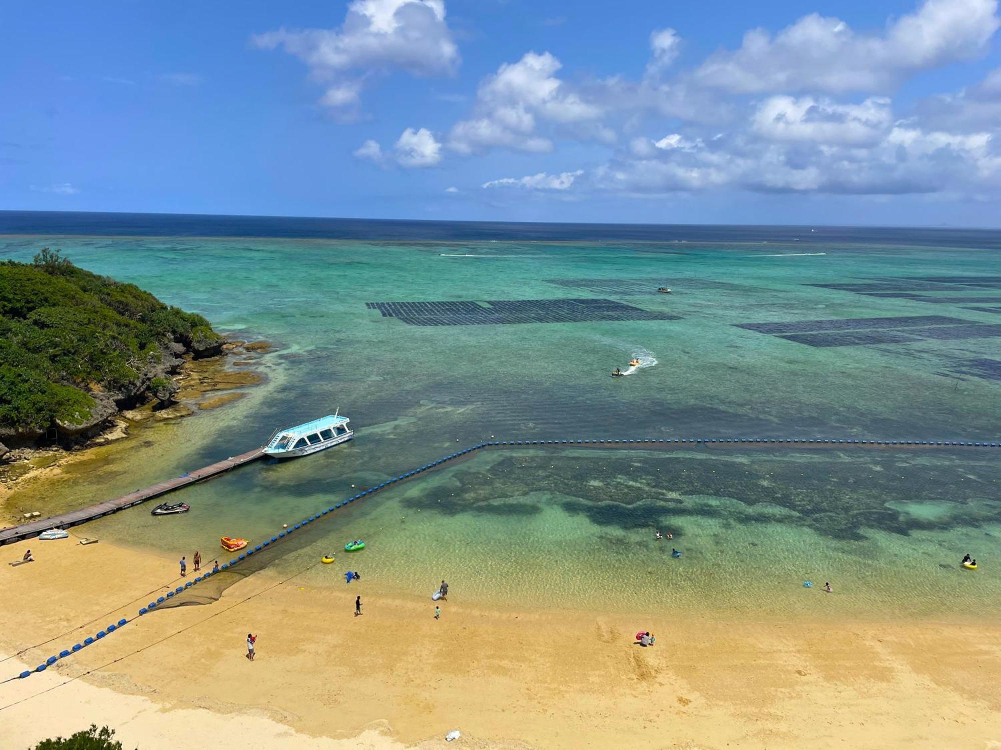 אונה Hotel Monterey Okinawa Spa & Resort מראה חיצוני תמונה View of the beach at the southern end of the island