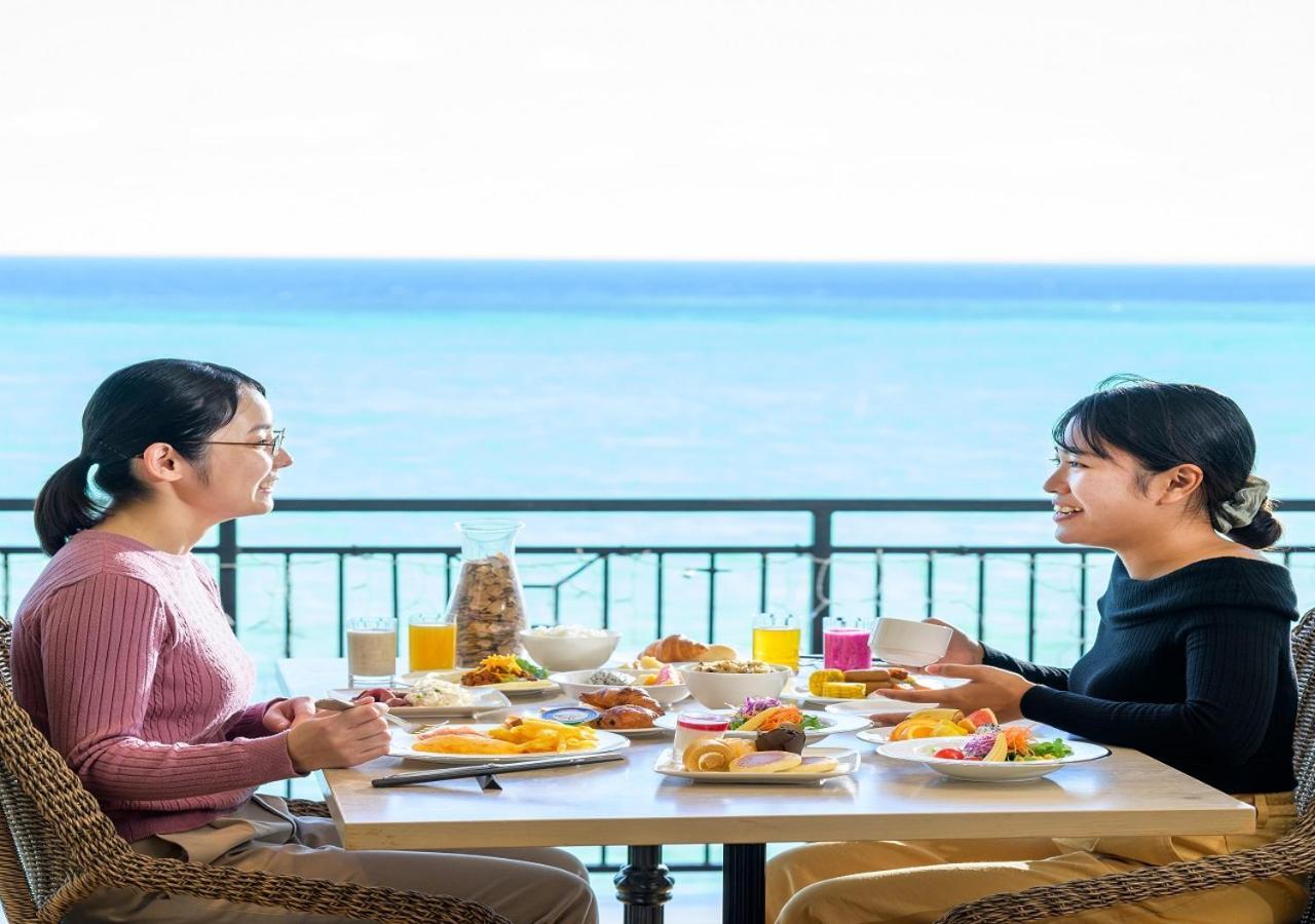 אונה Hotel Monterey Okinawa Spa & Resort מראה חיצוני תמונה A breakfast at the hotel