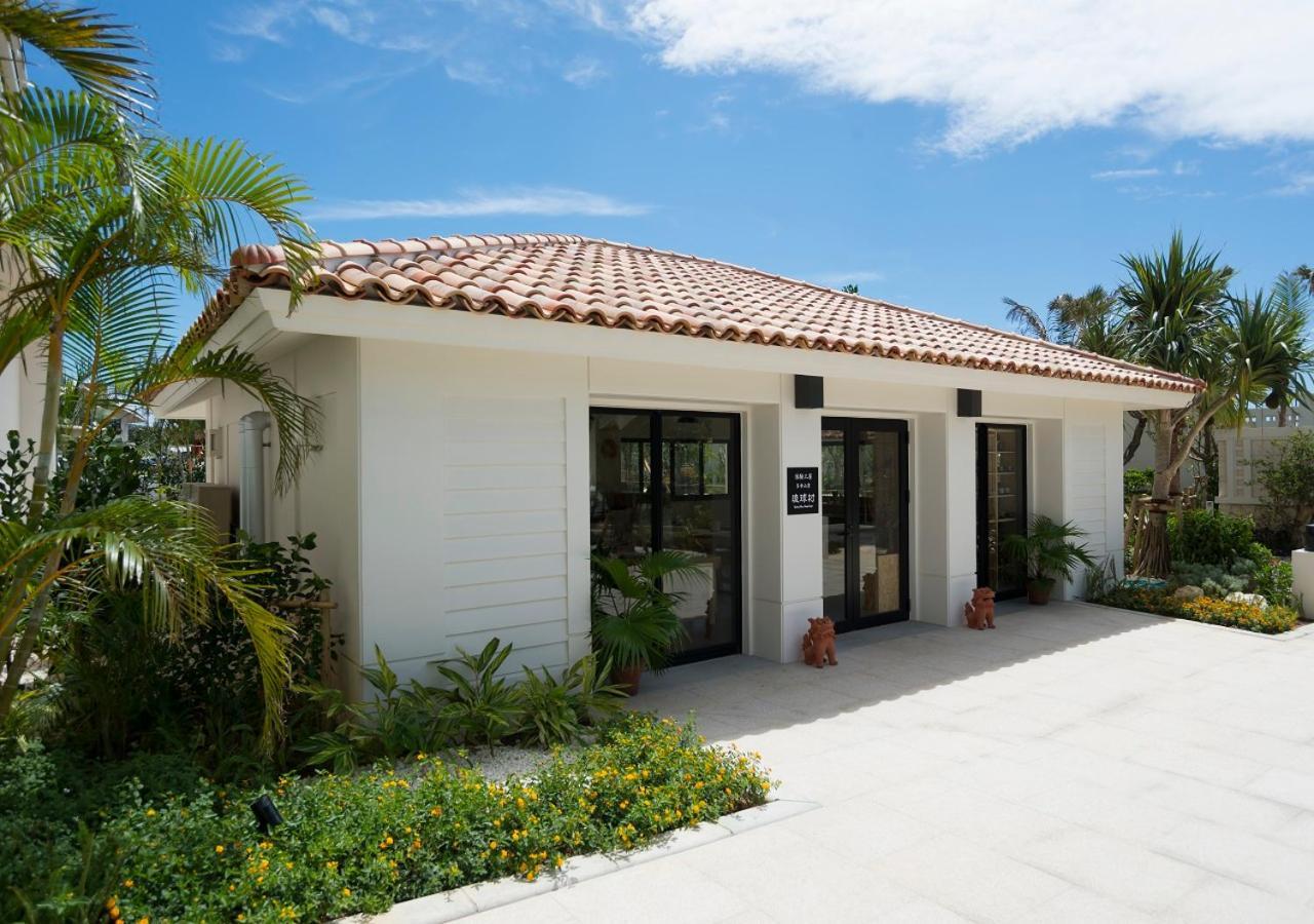 אונה Hotel Monterey Okinawa Spa & Resort מראה חיצוני תמונה The entrance to the museum