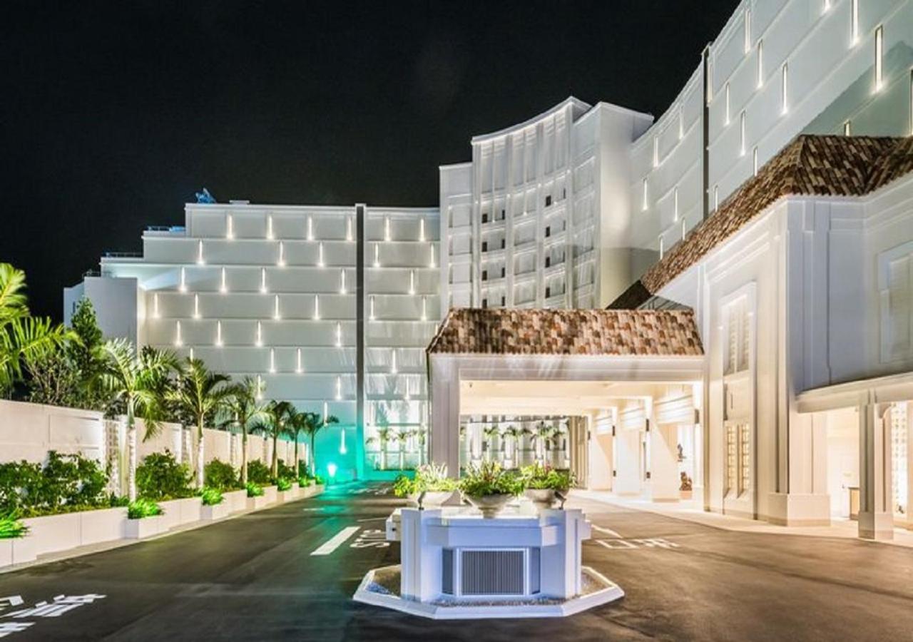 אונה Hotel Monterey Okinawa Spa & Resort מראה חיצוני תמונה The hotel's entrance