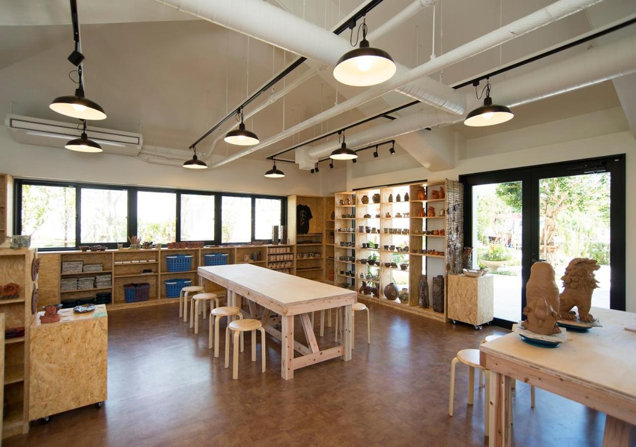 אונה Hotel Monterey Okinawa Spa & Resort מראה חיצוני תמונה The Art Studio