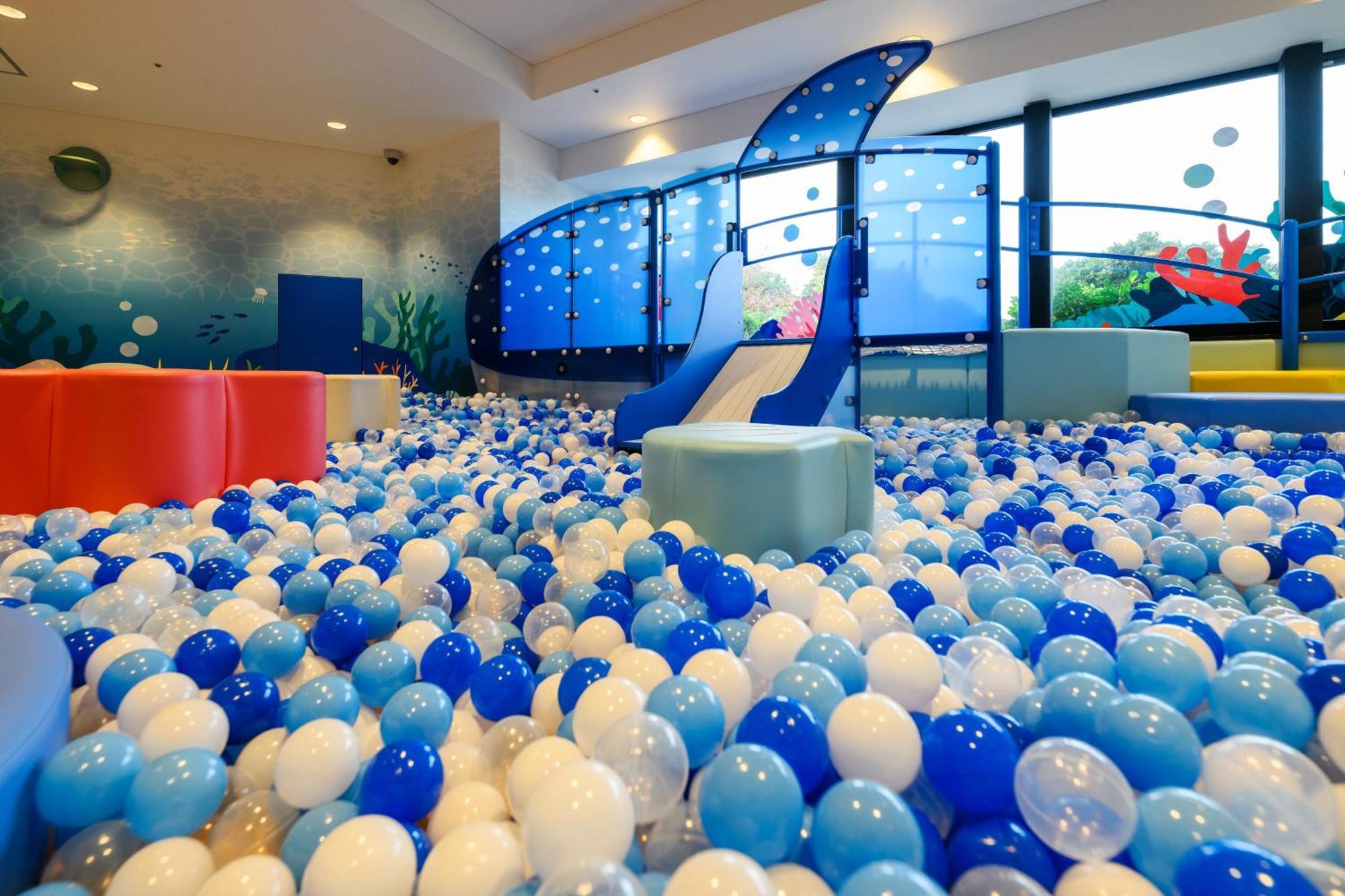 אונה Hotel Monterey Okinawa Spa & Resort מראה חיצוני תמונה Ball pit at the Children's Museum of Indianapolis
